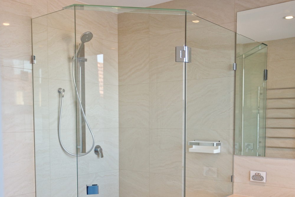 10mm Frameless 135 degree Enclosure with glass header 1